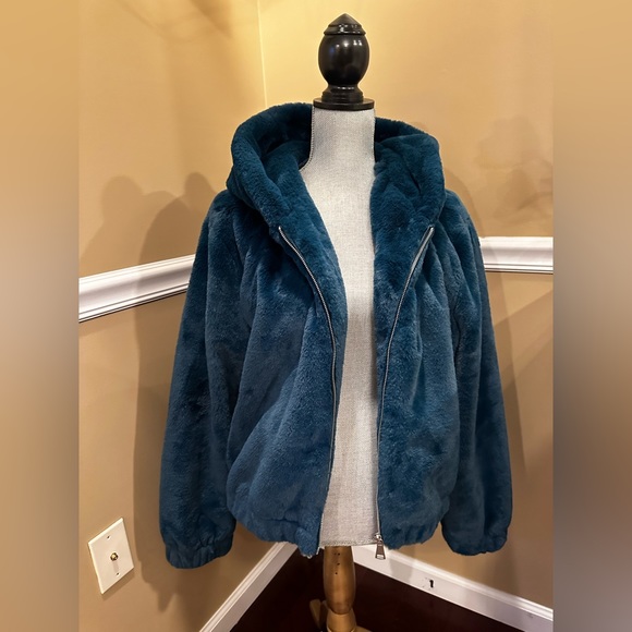 So soft faux fur - Picture 2 of 5